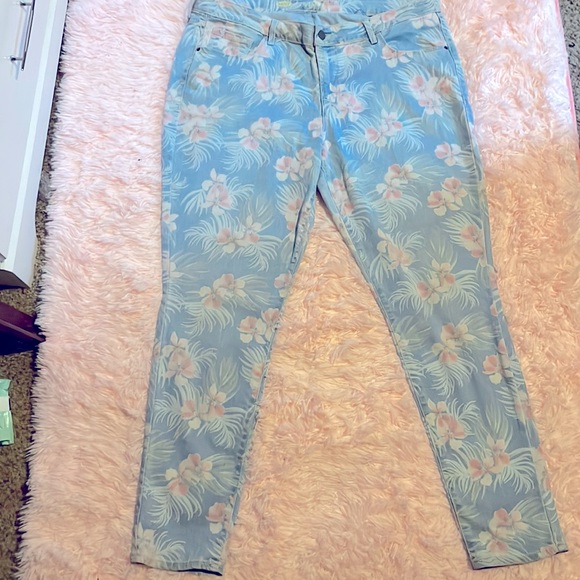 Floral jeans 👖🌸✨ - Picture 1 of 2